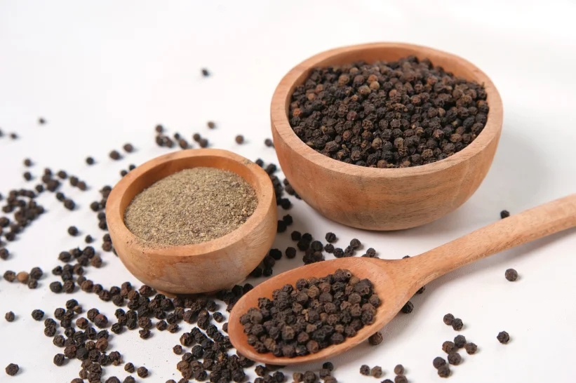 Ground and unground pepper
